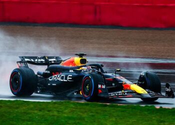 Checo y Max prueban el RB20