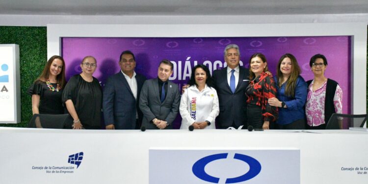 Margarita Saldaña, la única candidata que dialogó con empresarios de la CANACO