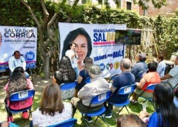 Margarita Saldaña reconoce la labor de los maestros de Azcapotzalco en su día