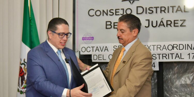 Luis Mendoza ya es alcalde de Benito Juárez, recibe constancia de mayoría