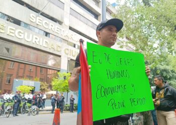 Policía-actor del Metro exige le restituyan su trabajo