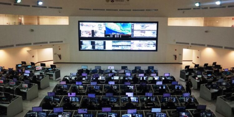 Instalarán cámaras del C5 en patios de escuelas públicas