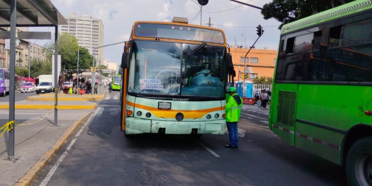 Camiones de RTP ponen en riesgo a usuarios de la CDMX