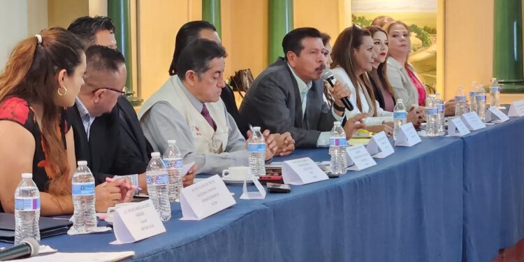 Exigen piso parejo para taxis de aplicación