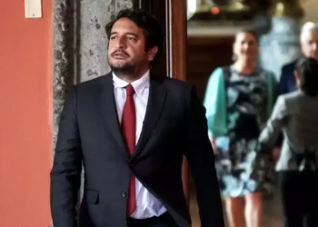 Hijo de AMLO asume cargo en Morena