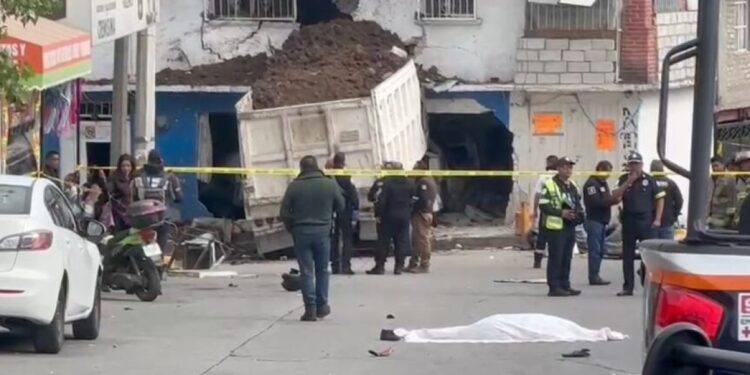 Accidente Fatal en Edomex: Camión Sin Frenos Causa Tragedia