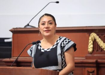 Respaldan diputados locales a Clara Brugada durante Toma de Protesta