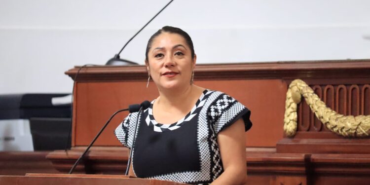 Respaldan diputados locales a Clara Brugada durante Toma de Protesta