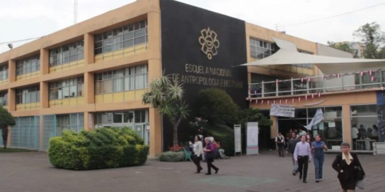 Amenaza de bomba moviliza a la ENAH en CDMX