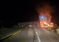 Incendian tráiler y suspenden clases en Tecpan de Galeana, Guerrero