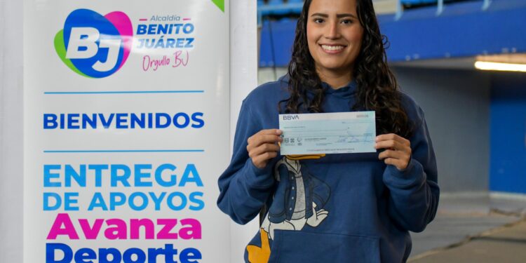 Atletas reciben apoyos económicos en Benito Juárez