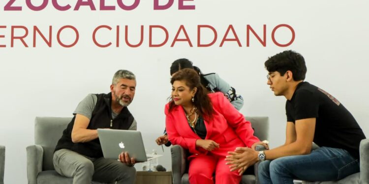 Atienden 830 solicitudes ciudadanas en "Zócalo de Gobierno Ciudadano"