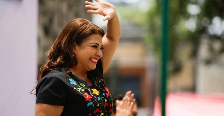 Clara Brugada, la actual jefa de Gobierno de la Ciudad de México, ha presentado una serie de iniciativas que buscan mejorar la movilidad y la infraestructura urbana de la capital.