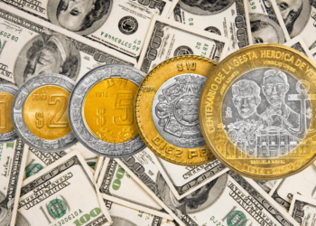 Dólar alcanza los 21.13 pesos al menudeo: el nivel más alto en dos años