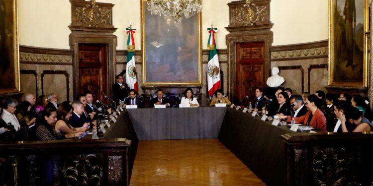 Clara Brugada instala Cabildo de la CDMX, "espacio plural para los grandes temas de la capital"