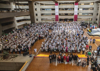 Mario Delgado celebra titulación de mil 920 egresados de la UnADM