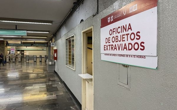 Credenciales, celulares y mochilas, los objetos más extraviados en el Metro