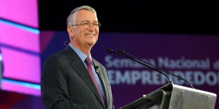 Ricardo Salinas Pliego ordena eliminar el «Lenguaje Woke» de sus pantallas