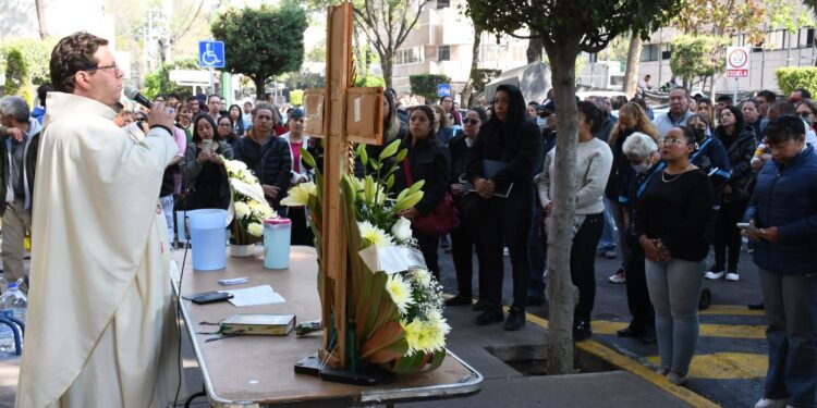 Celebran misas en memoria de cuatro trabajadores de la alcaldía Benito Juárez