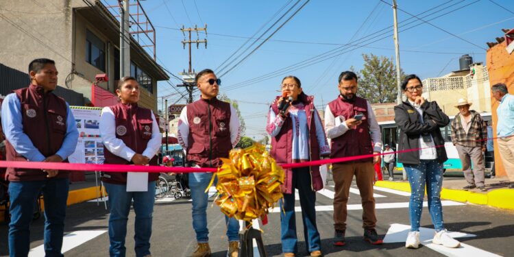 Entregan en Iztapalapa primera obra del año