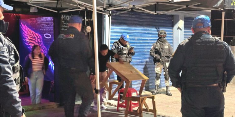 Continúa retiro de chelerías en Coyoacán