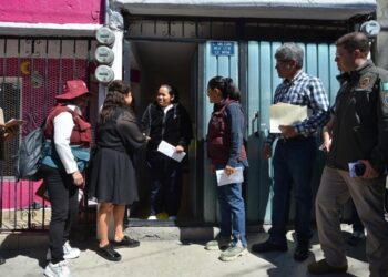 Aleida Alavez, «de la mano», con Brugada por el ‘Casa por Casa’