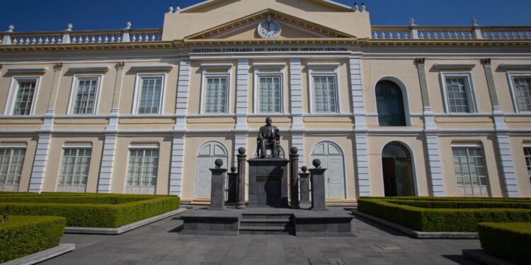 UAEMex Reducirá Cuotas Escolares y Ampliará Cobertura Educativa en 2025