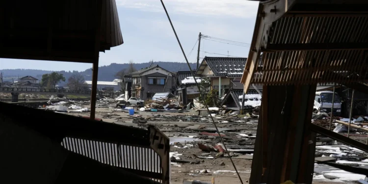 Terremoto de 6.9 sacude Japón y emiten alerta de tsunami