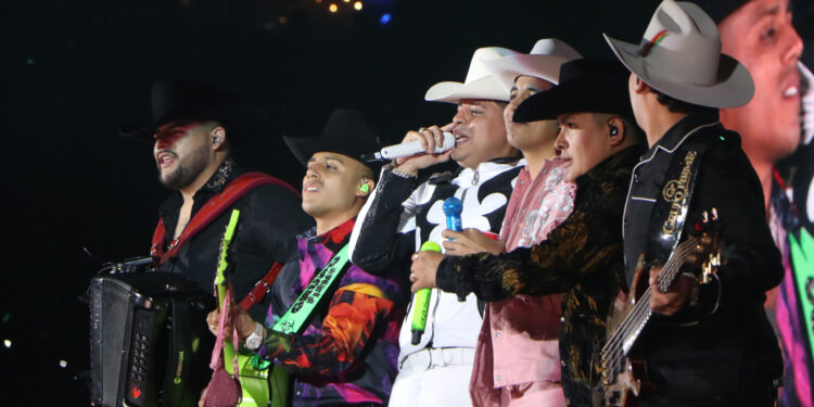 Grupo Firme recibe amenaza de muerte con presunta narcomanta y restos humanos