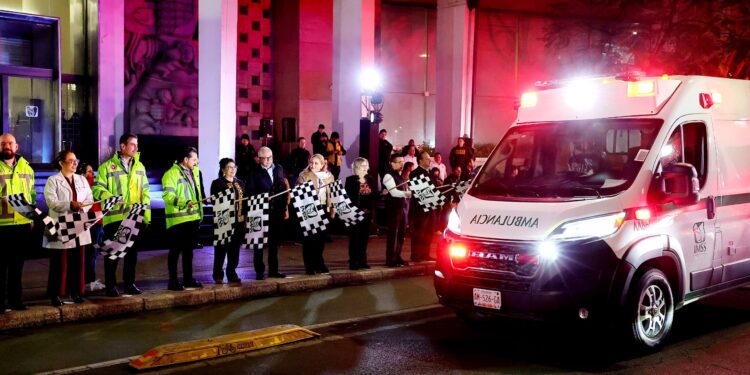 Mil ambulancias del IMSS apoyarán atención en la CDMX