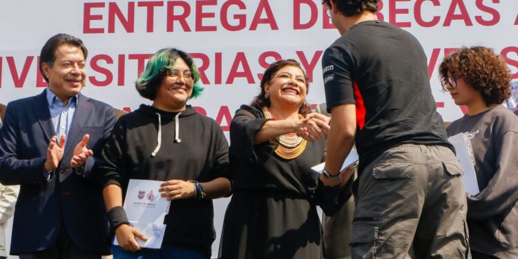 Más de 50 mil estudiantes universitarios reciben apoyo para transporte en CDMX