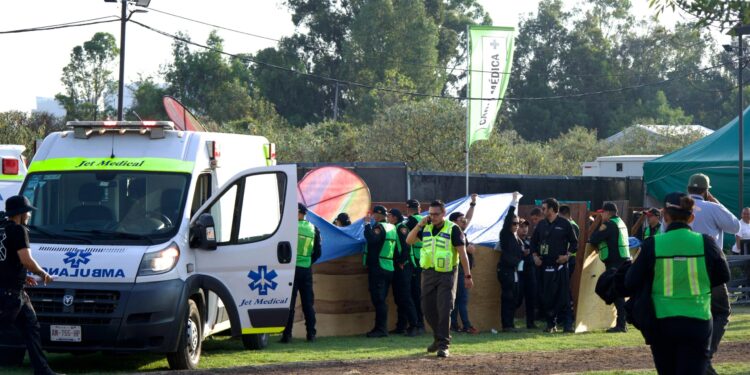Mueren dos personas por caída de estructura en Parque Bicentenario