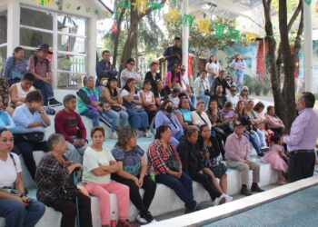Eduardo Santillán usa programas sociales para su campaña a Ministro