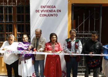 Entrega Brugada vivienda a 196 personas en la Colonia Roma