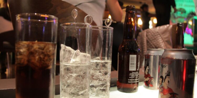 Habrá pulseras detectoras de bebidas dopadas y adulteradas