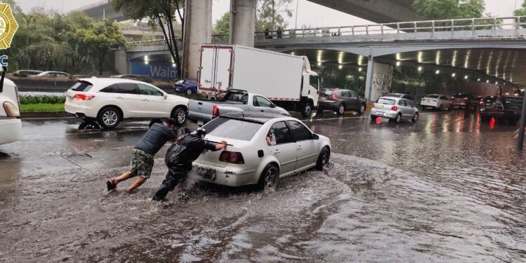 Inundaciones, encharcamientos, caída de árboles y cierre de vialidades por lluvia en CDMX