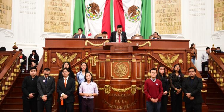Parlamento Juvenil pone el dedo en la llaga, educación y trabajo juvenil