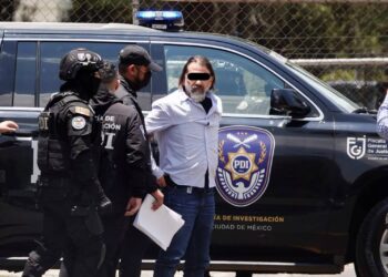 «Memoria pública libre de corrupción»: Congreso CDMX exige retirar placas de Von Roehrich