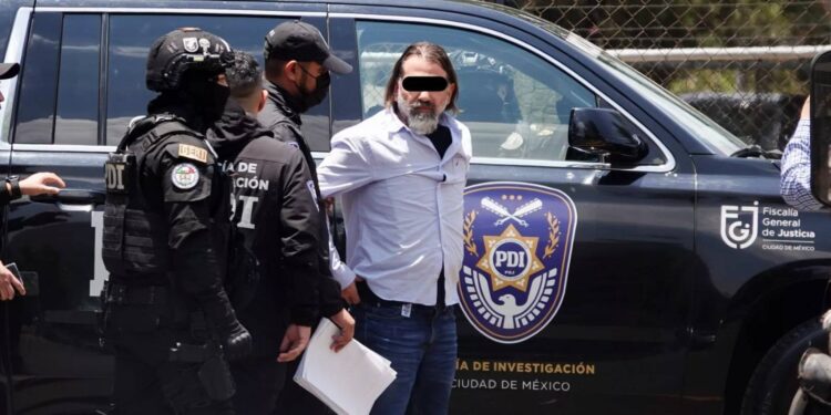 «Memoria pública libre de corrupción»: Congreso CDMX exige retirar placas de Von Roehrich