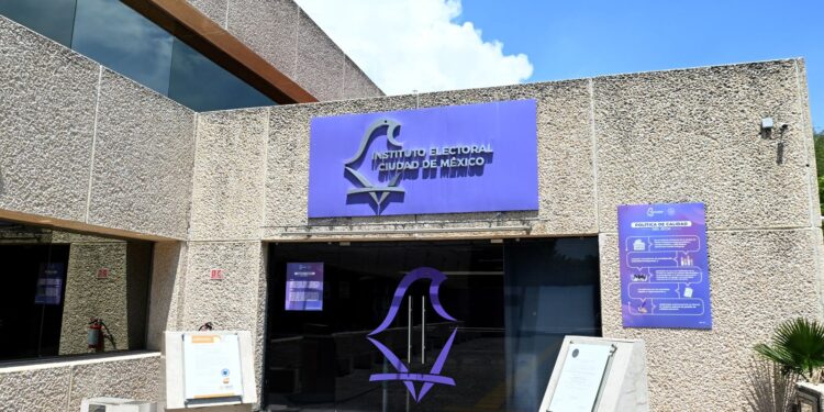 ¡Los Ojos de la Capital!