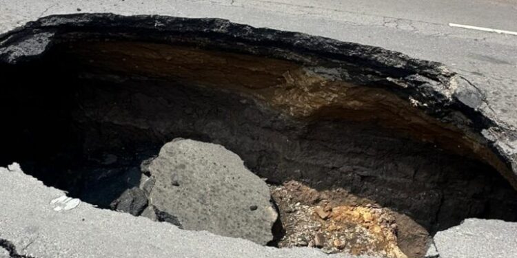 Obra urgente, no preventiva, Iztapalapa y GCDMX reaccionan por socavones