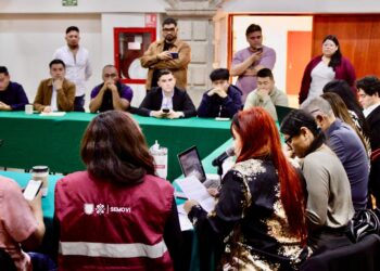 Empresarios participan en mesas de diálogo sobre vehículos eléctricos 