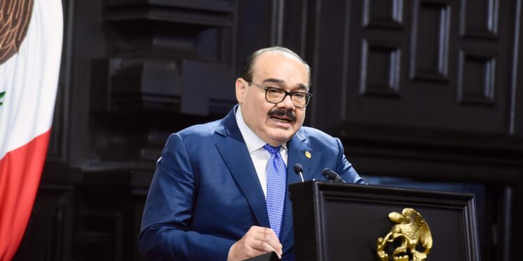 UIF: Aplausos políticos, pocas preguntas