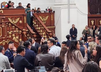 Aprueban en CDMX ley que regula movilidad eléctrica: sin consulta, con represión