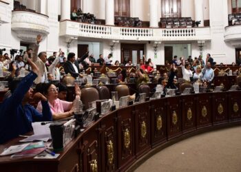 ¡Los Ojos de la Capital!