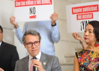 Industria del alcohol apunta a mujeres y adolescentes