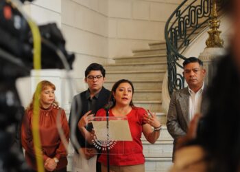 Alcaldías deben dejar de evadir su responsabilidad con baches