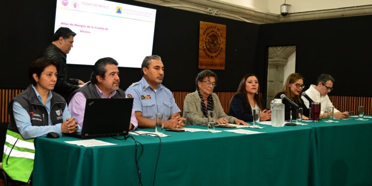 Bomberos anuncian reestructuración mientras la ciudad enfrenta riesgos