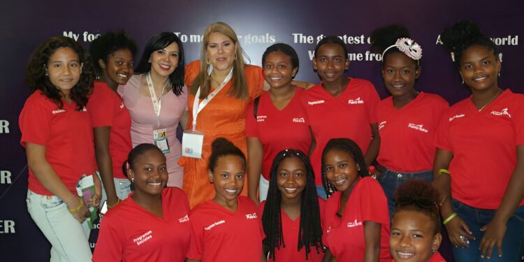 Women Economic Forum Ecuador lanza becas internacionales 100% financiadas para certificación en innovación