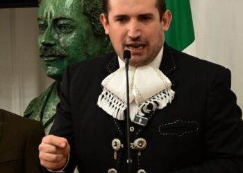 ¡Los Ojos de la Capital!